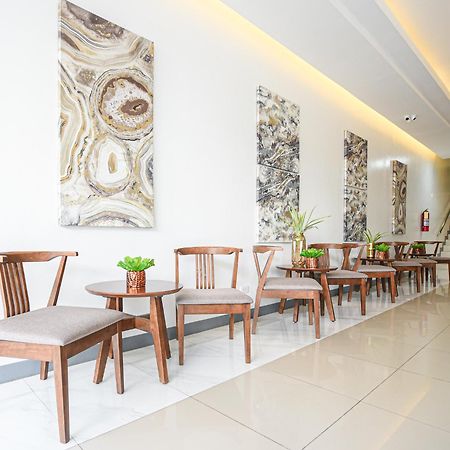 Figtree Hotel Iloilo City Exteriör bild