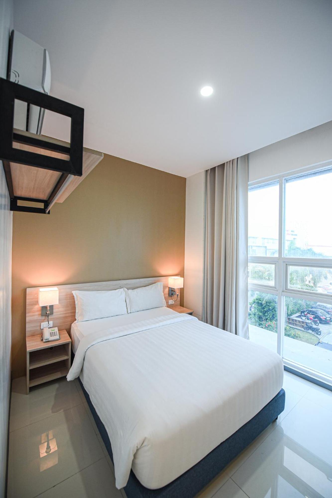 Figtree Hotel Iloilo City Exteriör bild
